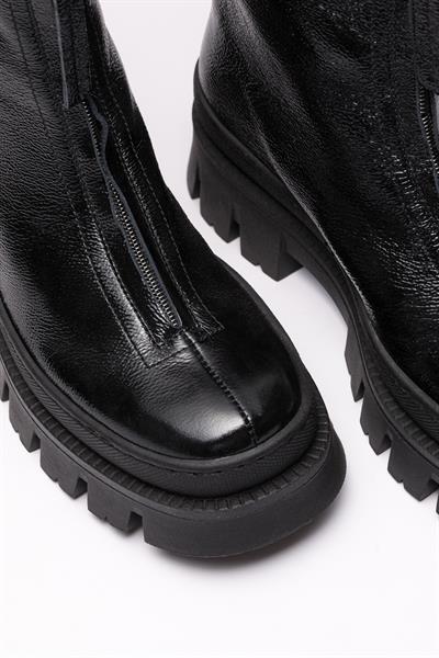 Siyah deri rugan bot