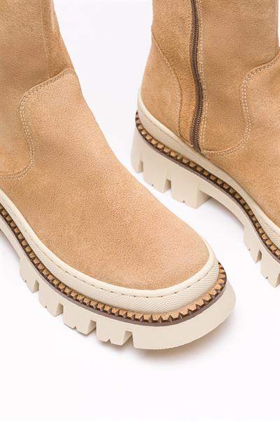 Bej renkli süet yarım bot