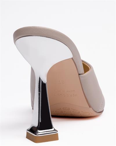 Bej Rengi Yumuşak Deri Tasarım Topuklu Terlik