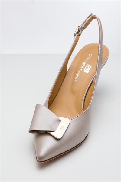 Bej Renkli Deri Topuklu Ayakkabı