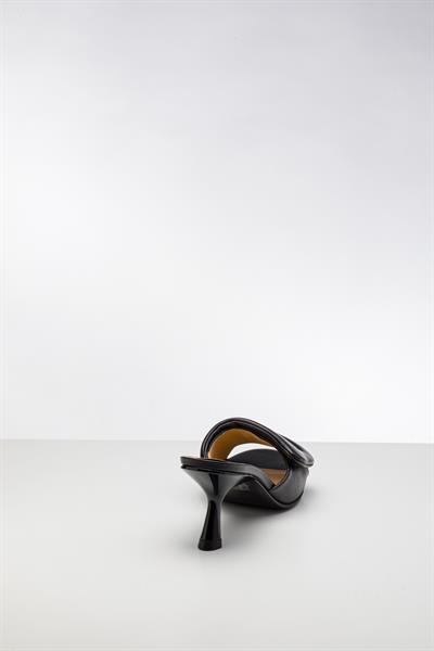 Siyah Renkli Deri Terlik