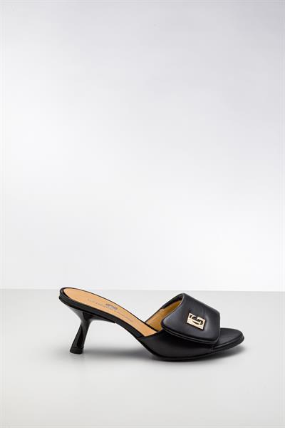 Siyah Renkli Deri Terlik