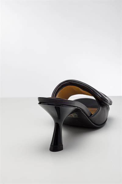 Siyah Renkli Deri Terlik