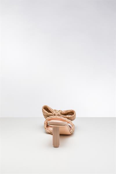 Bej Renkli Fiyonklu Topuklu Terlik