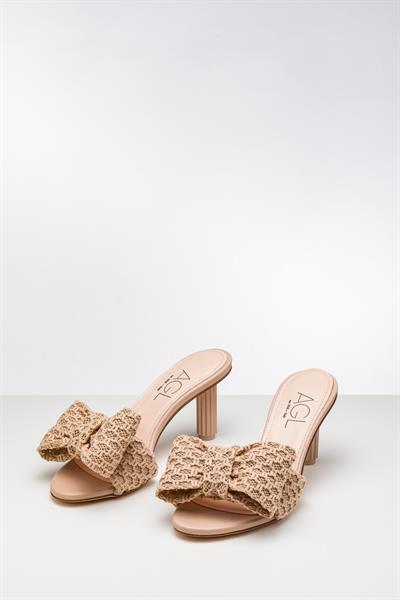 Bej Renkli Fiyonklu Topuklu Terlik