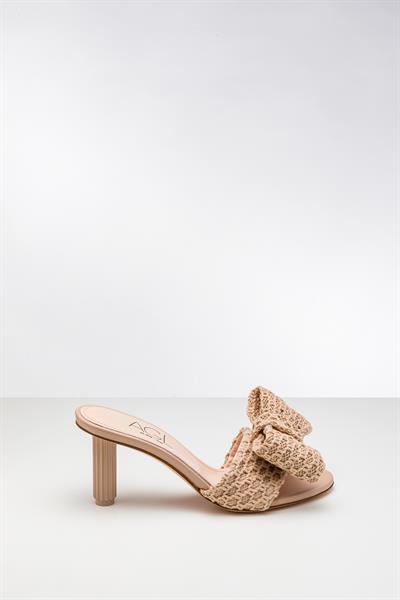 Bej Renkli Fiyonklu Topuklu Terlik