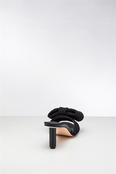 Siyah Renkli Fiyonklu Topuklu Terlik