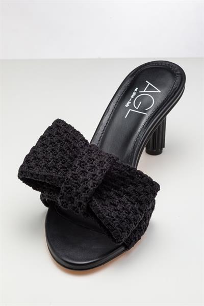 Siyah Renkli Fiyonklu Topuklu Terlik