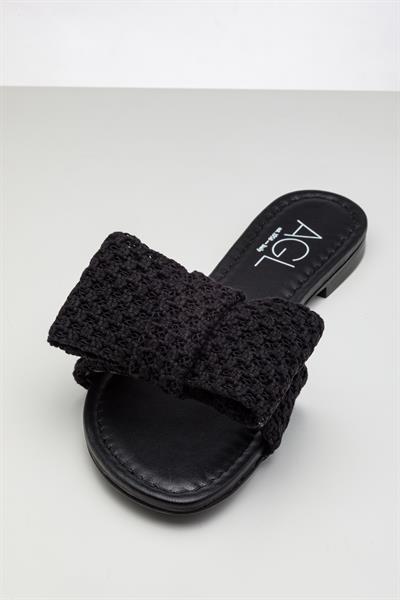 Siyah Renkli Fiyonklu Terlik