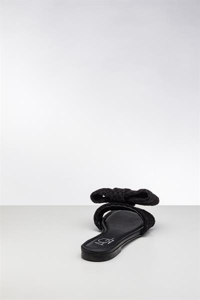 Siyah Renkli Fiyonklu Terlik