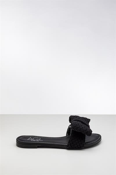 Siyah Renkli Fiyonklu Terlik