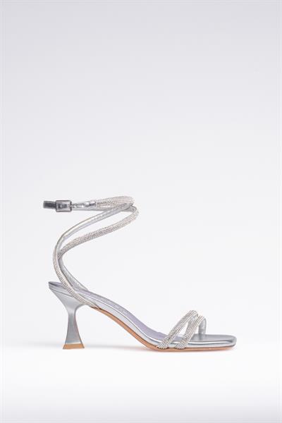 Gümüş Renkli Kristal Topuklu Ayakkabı