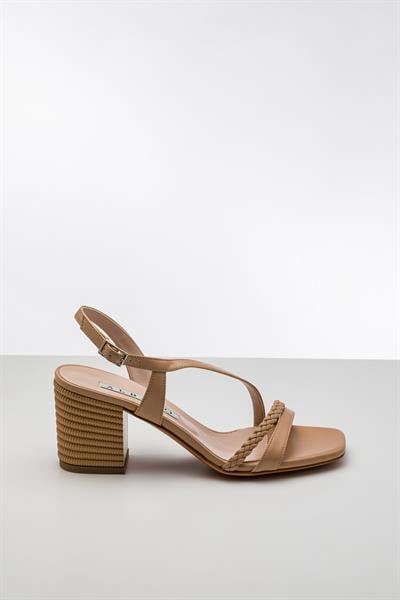 Bej Renkli Kalın Topuklu Ayakkabı
