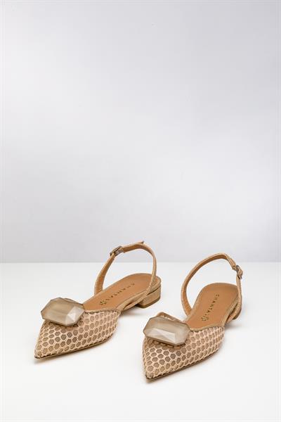 Bej Aksesuarlı Sandalet