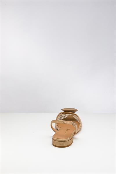 Bej Aksesuarlı Sandalet