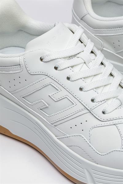 Beyaz Renkli Deri Sneaker