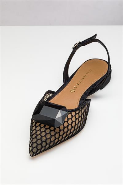 Siyah Aksesuarlı Sandalet