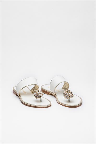 Kırık Beyaz Renkli Kristal Aksesuarlı Terlik