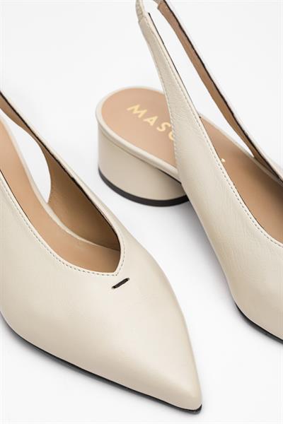 Krem Rengi Kısa Topuklu Deri Ayakkabı