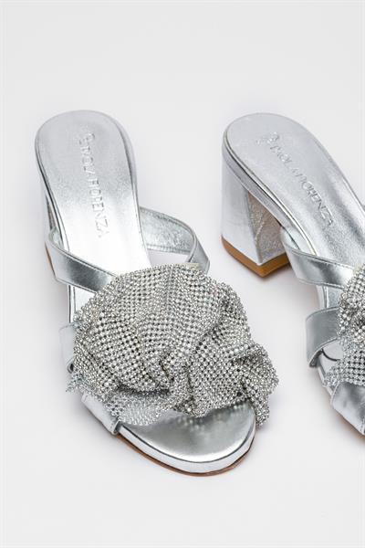 Gümüş Rengi Kalın Topuklu Terlik