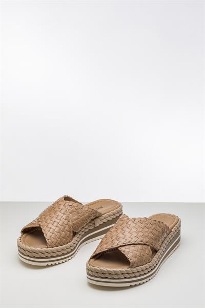 Bej Rengi Örgü Deri Terlik