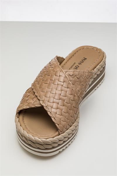 Bej Rengi Örgü Deri Terlik