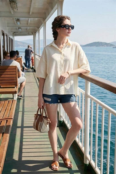 Lela Pamuklu Oversize Yırtmaçlı Kısa Kollu Kadın Gömlek CF25S166965 EKRU