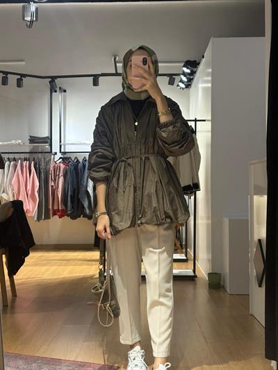 Büzgü detaylı yağmurluk