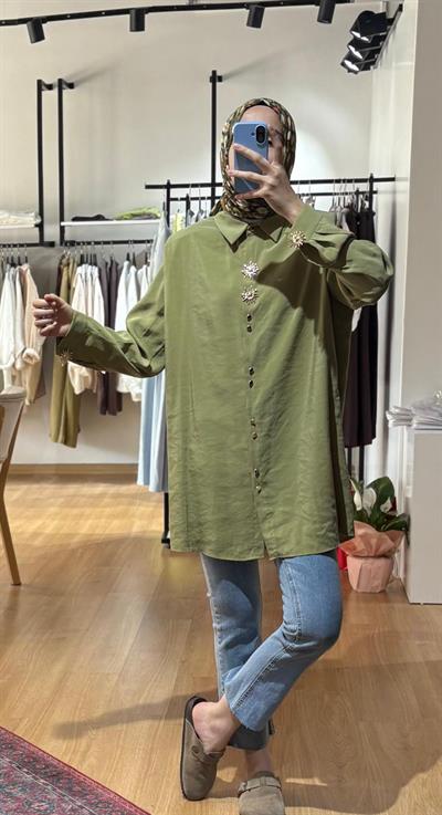 DÜĞME DETAYLI GÖMLEK