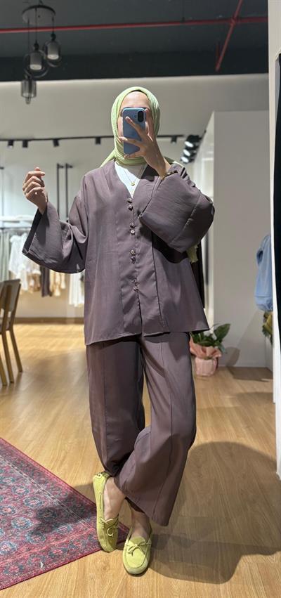 ÖNÜ DÜĞME DETAYLI TAKIM