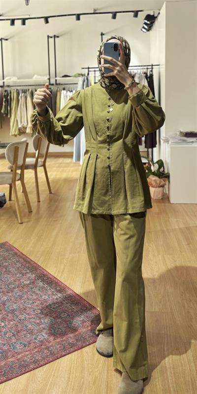 ÜST BEDEN PİLE DÜĞME DETAYLI OLIVE TAKIM