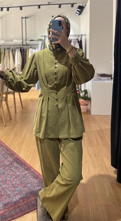 ÜST BEDEN PİLE DÜĞME DETAYLI OLIVE TAKIM