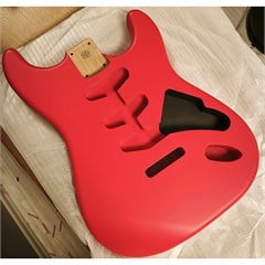 American Alder 3 Parça Strat Gövde Fiesta Red Satin Nitro
