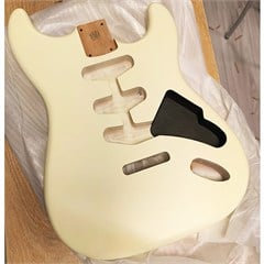 American Alder 3 Parça Strat Gövde Vintage White Satin Nitro