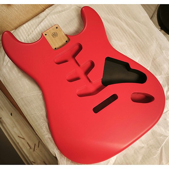 American Alder 3 Parça Strat Gövde Fiesta Red Satin Nitro