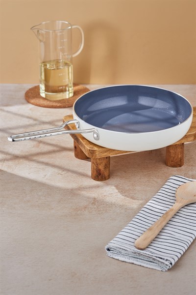 Taç Sera Feel Yanmaz Yapışmaz Seramik Tava 32 Cm / Beyaz