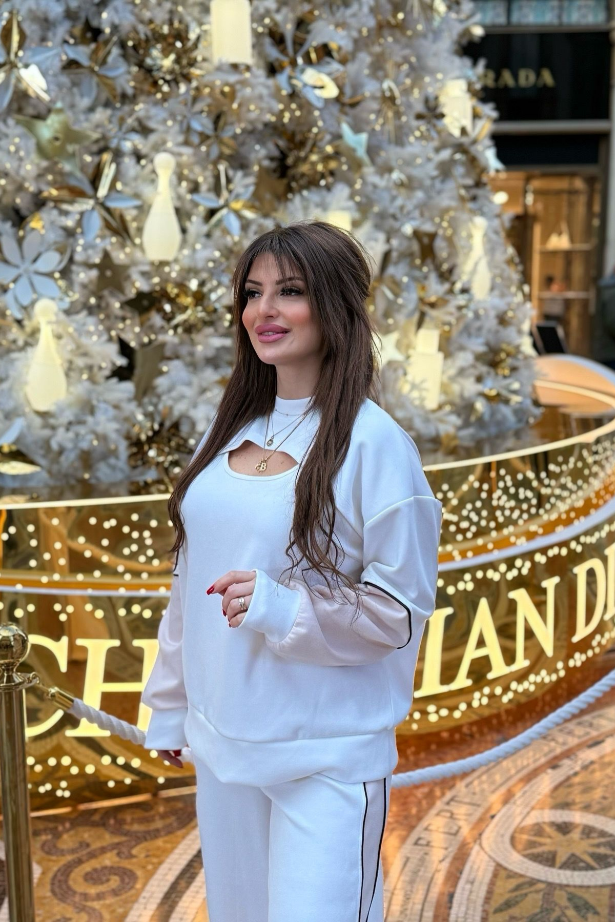 Beyaz Göğüs Detaylı Modal Takım