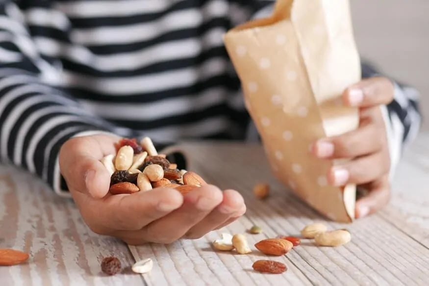 Çocuklar için sağlıklı ve faydalı kuruyemiş çeşitleri