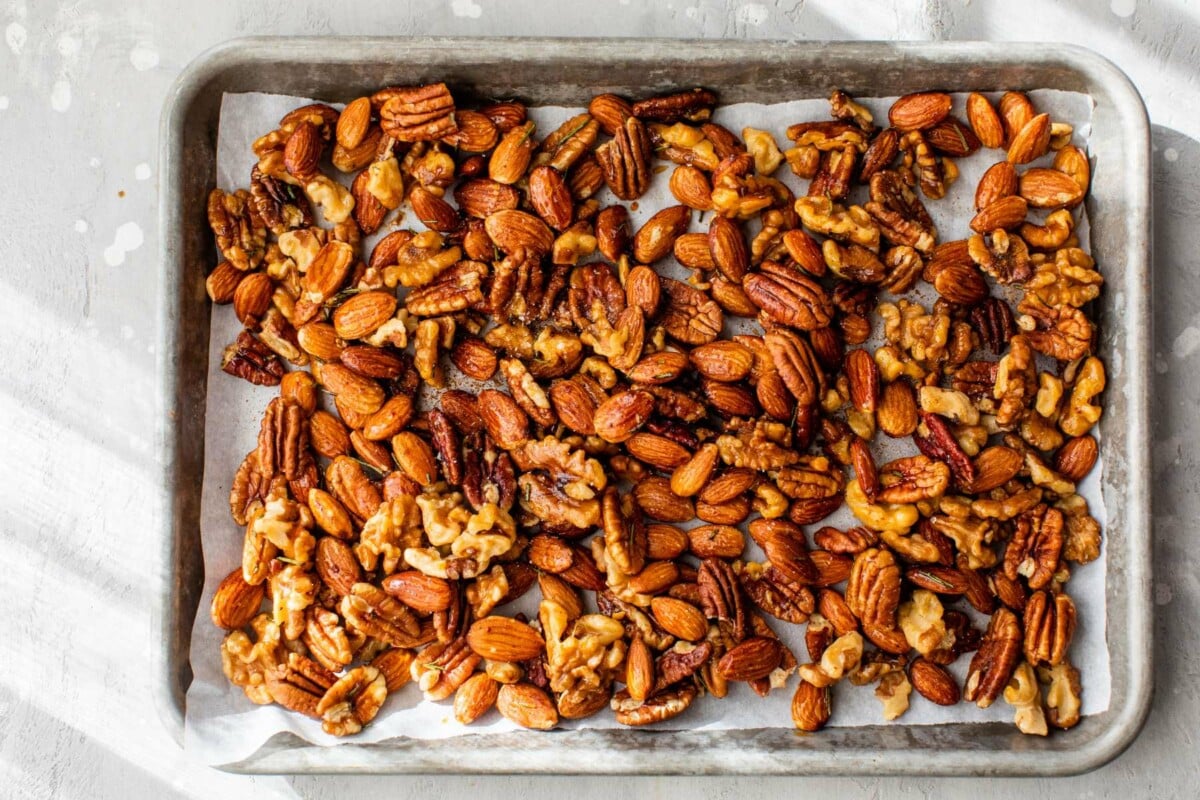 Kuruyemişlerle hazırlanmış tatlı ve yemek tarifleri