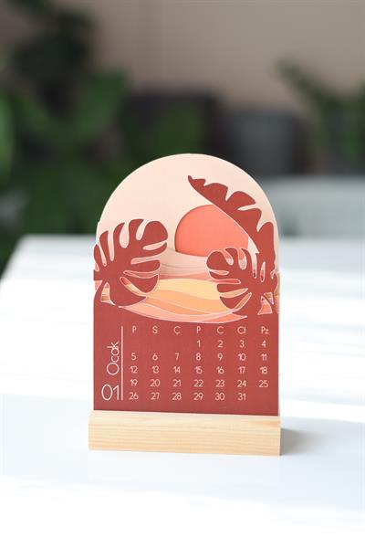 Ahşap Bohem Kırmızı Tonlar Temalı Takvim (Ahşap Stand 10 cm / Takvim Boyutu 10*15 cm dir) 
