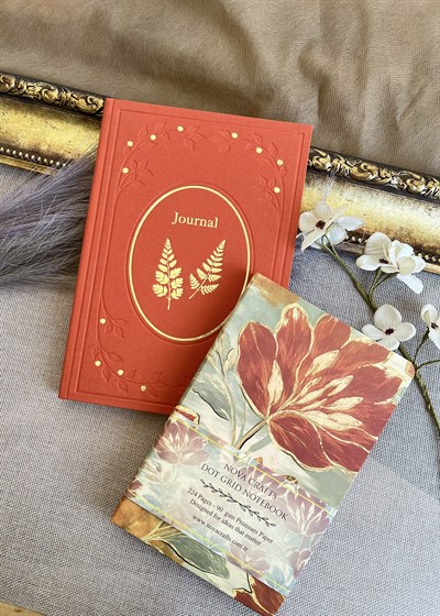 Nova Crafts 2 Li  Defter Seti  ( Çizgili Ve Noktalı Defter ) Son görseldeki 2 kutudan biri ile Hediye Kutusu ile gönderilir.