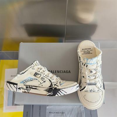Balenciaga Paris Sneakers – Cream Distressed Graffiti Canvas Edition