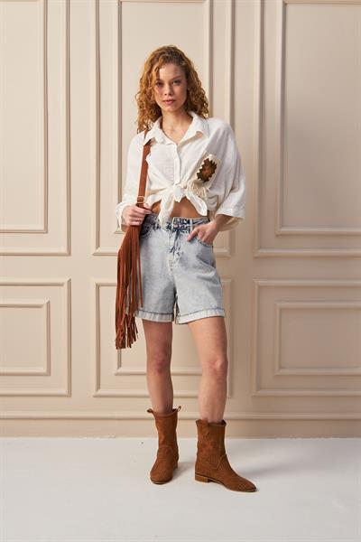 Boho Ekru Gömlek – Püskül ve Cep Detaylı Tasarım