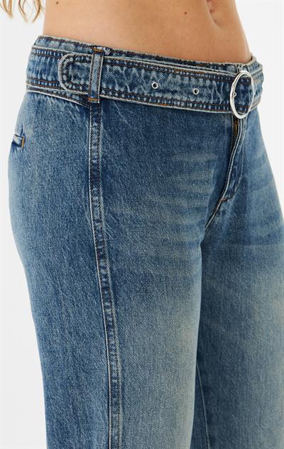 Kemerli Likralı Orta Mavi Denim Pantolon