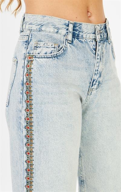 Kenarı Nakışlı Açık Mavi Denim Pantolon