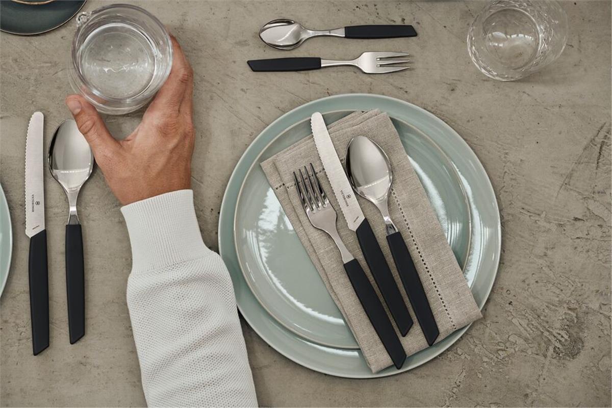 ​Victorinox 6.9093.11W.24 Swiss Modern Siyah Masa Seti, 24 Parça