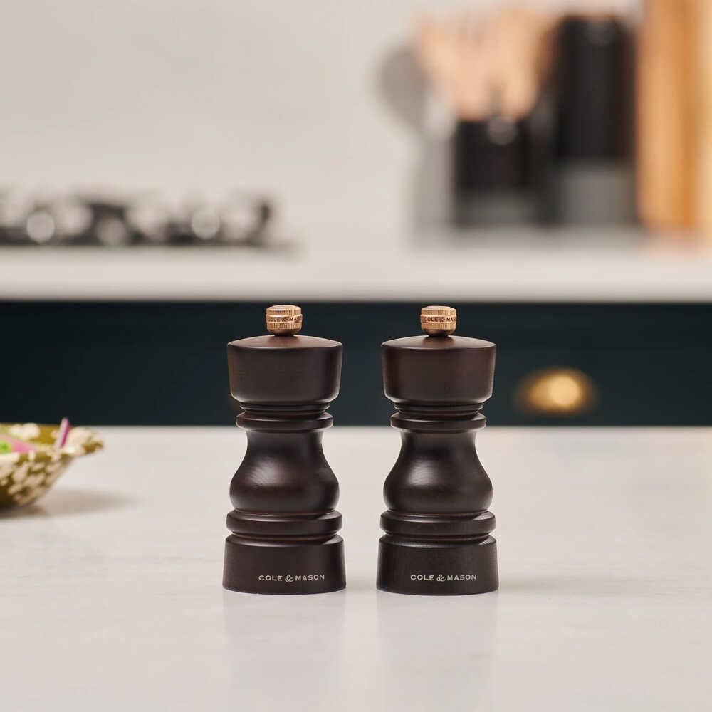 Cole & Mason London Çikolata Renkli Ahşap Tuz ve Biber Değirmenleri 130mm