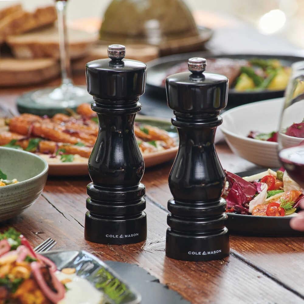 Cole & Mason London Parlak Siyah Tuz ve Biber Değirmenleri 180mm