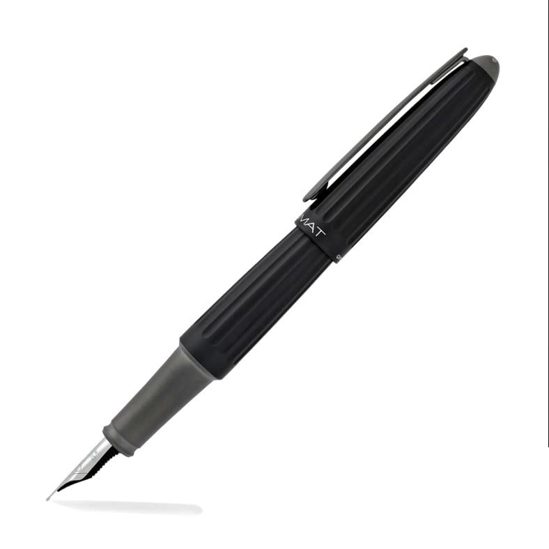 ​​​​​​​Diplomat D40301025 Aero Siyah Dolma Kalem, Medium Uç