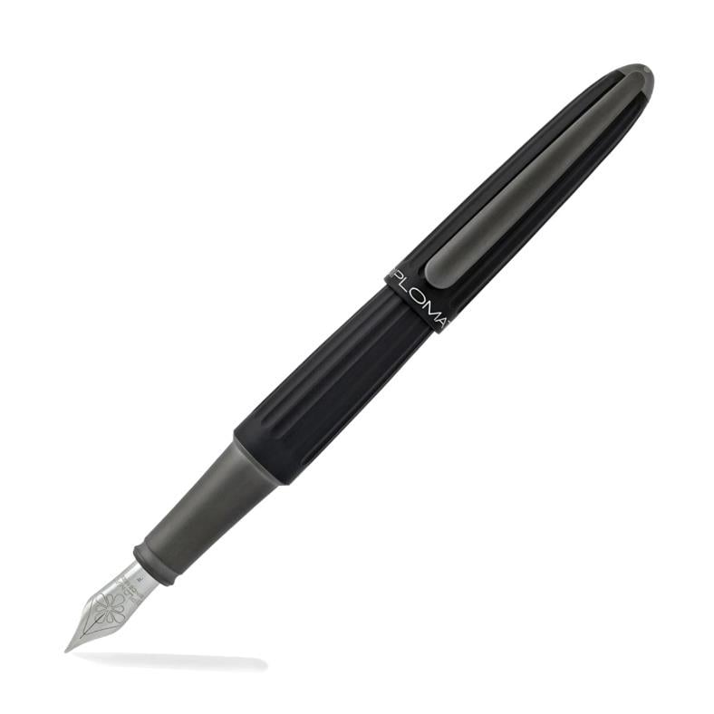 ​​​​​​​Diplomat D40301025 Aero Siyah Dolma Kalem, Medium Uç